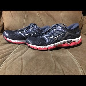 Mizuno Wave Sky Women’s Size 10